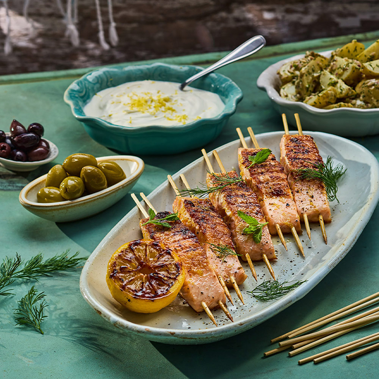 LAXSPETT – MED FÄRSKPOTATISSALLAD, GRILLAD CITRON & YOGHURTSÅS